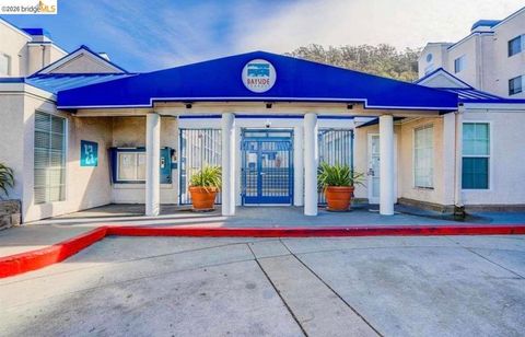 Photo of 535 Pierce St #5203, Albany, CA 94706 (MLS # 41129414)