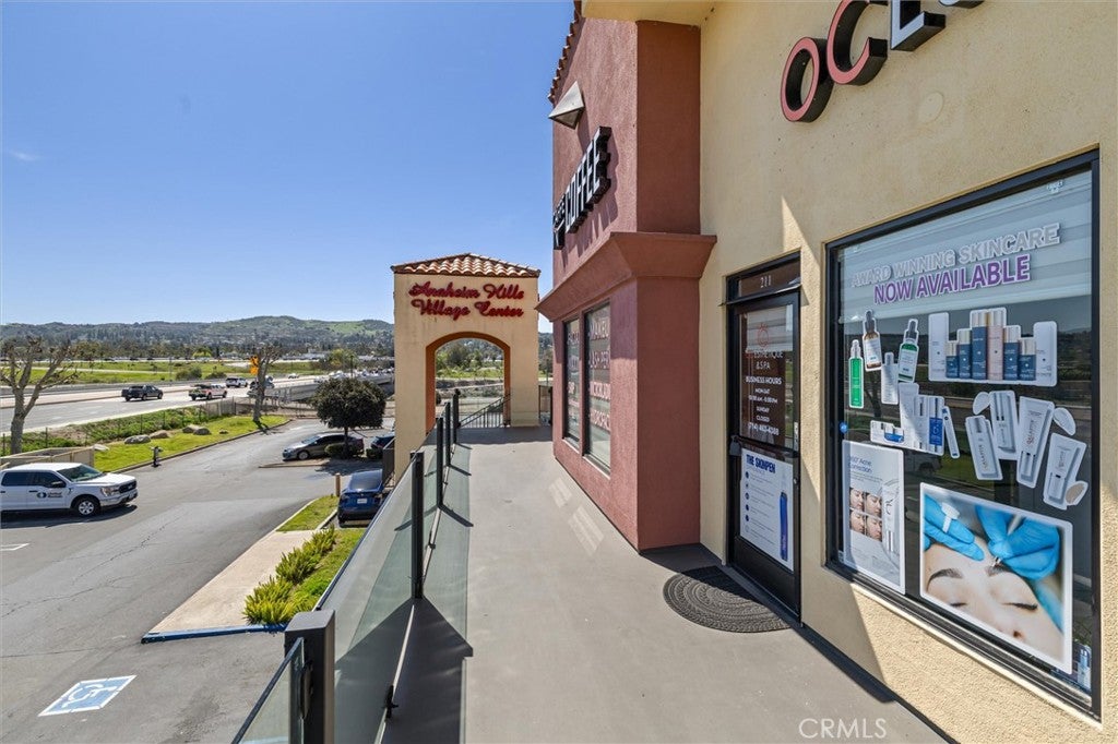 5642 211 E La Palma Avenue