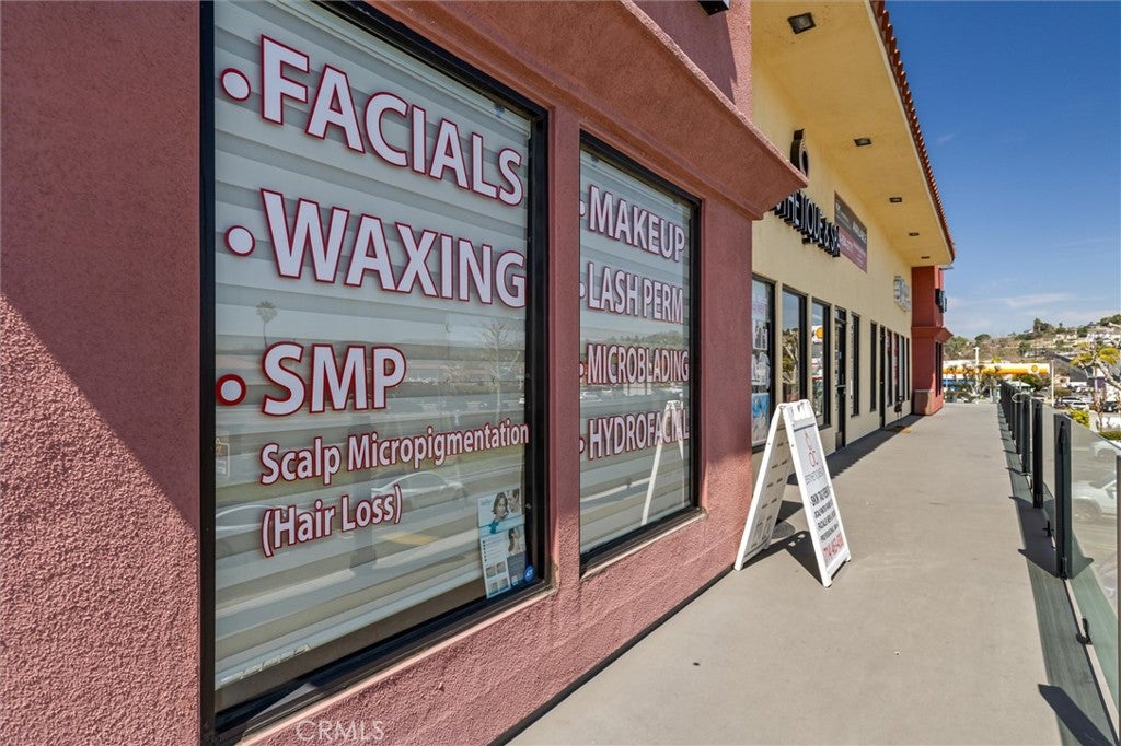 5642 211 E La Palma Avenue