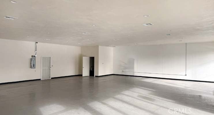 9205 - 9225 Skyway
