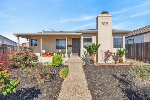 Photo of 2937 Betsy Way, San Jose, CA 95133 (MLS # ML82036492)