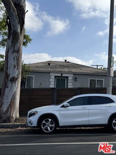 Photo of 2037 Stewart Street, Santa Monica, CA 90404 (MLS # 26987627)