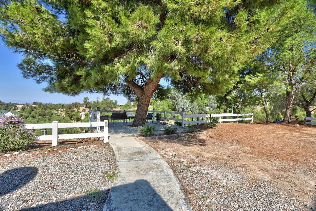 40405 Avenida Trebolo