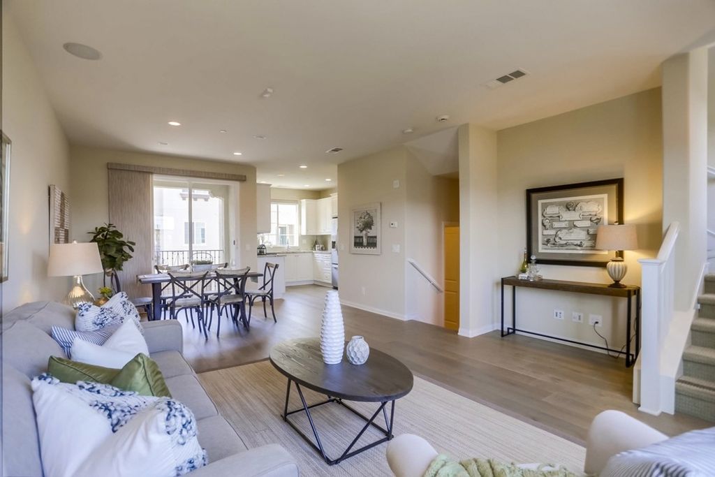 listing image 130722797694542093544