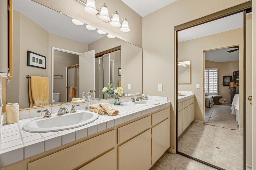 Oasis Country Club - Residential Lease