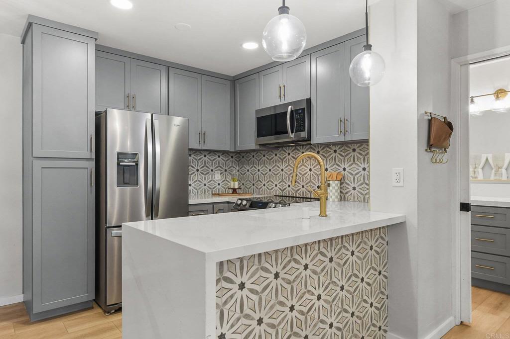 1855 Diamond St 5-218