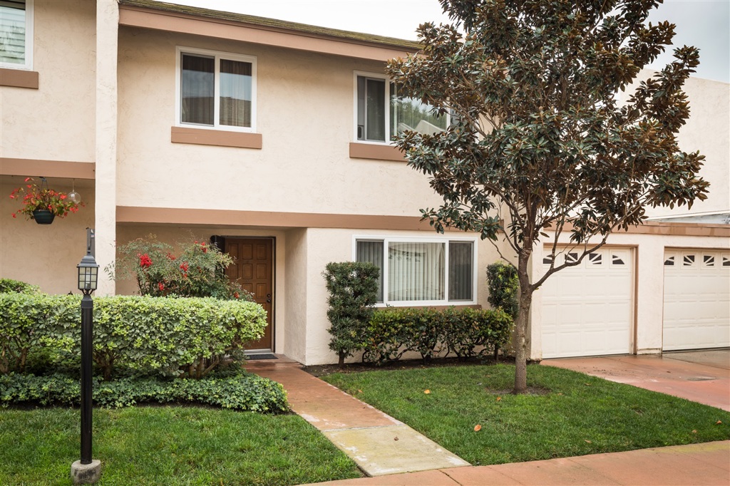 Beautiful 3 bedrooms & 2 bathrooms townhome in Claremont. The master bedroom has high vaulted ceiling & a large walk in closet. Bedroom 2 has high vaulted Bedroom 3 is large. Renovated in 2015 with new paint, new carpet, new bathroom showers, new double shower heads, new toilets, new bathroom sinks, new kitchen sink & the new garbage disposal was installed in 2016. Large nice kitchen & dining room 1 car garage plus 1 parking space permit for street parking a total of 3 parking spaces. Pool & club house. Neighborhoods: Clairemont Equipment: Dryer,Garage Door Opener, Range/Oven, Washer Other Fees: 0 Sewer: Sewer Connected Topography: LL Bed 2 Dimension: 10x13 Bed 3 Dimension: 9x10 Dining Room Dimen: 10x10 Family Room Dim: 0 Kitchen Dim: 13x11 Living Room Dim: 12x18 Master Bedroom Dim: 12x13