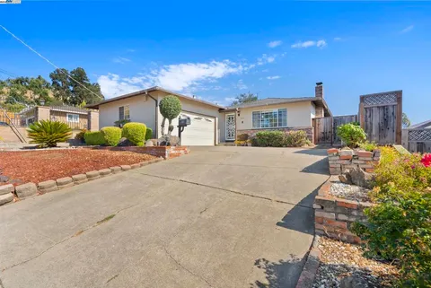 677 Fairway St, Hayward, CA 94544 - MLS#: 41112932