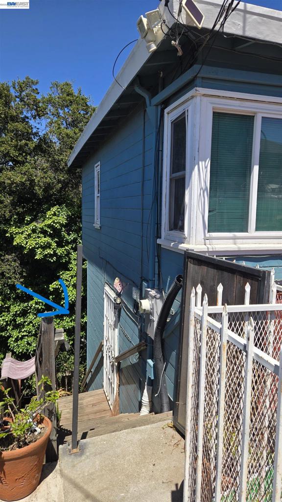 8600 Seneca Street ST, Oakland CA 94605