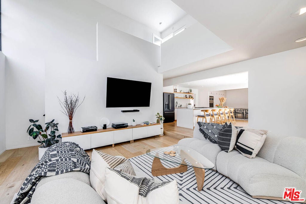 Photo of 12507 Westminster Avenue, Los Angeles, CA 90066 (MLS # 26989623)