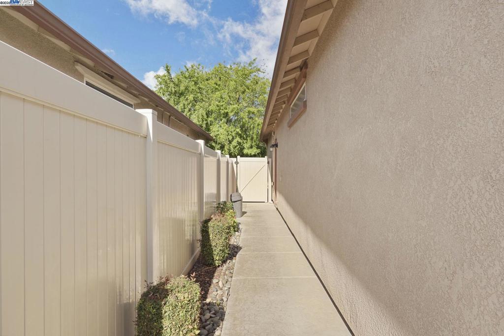 WOODBRIDGE - Residential