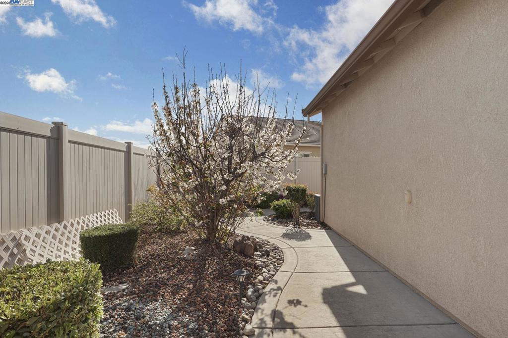 WOODBRIDGE - Residential