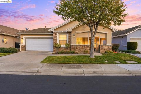 Photo of 1036 Bismarck Ter Ter, Brentwood, CA 94513 (MLS # 41122582)