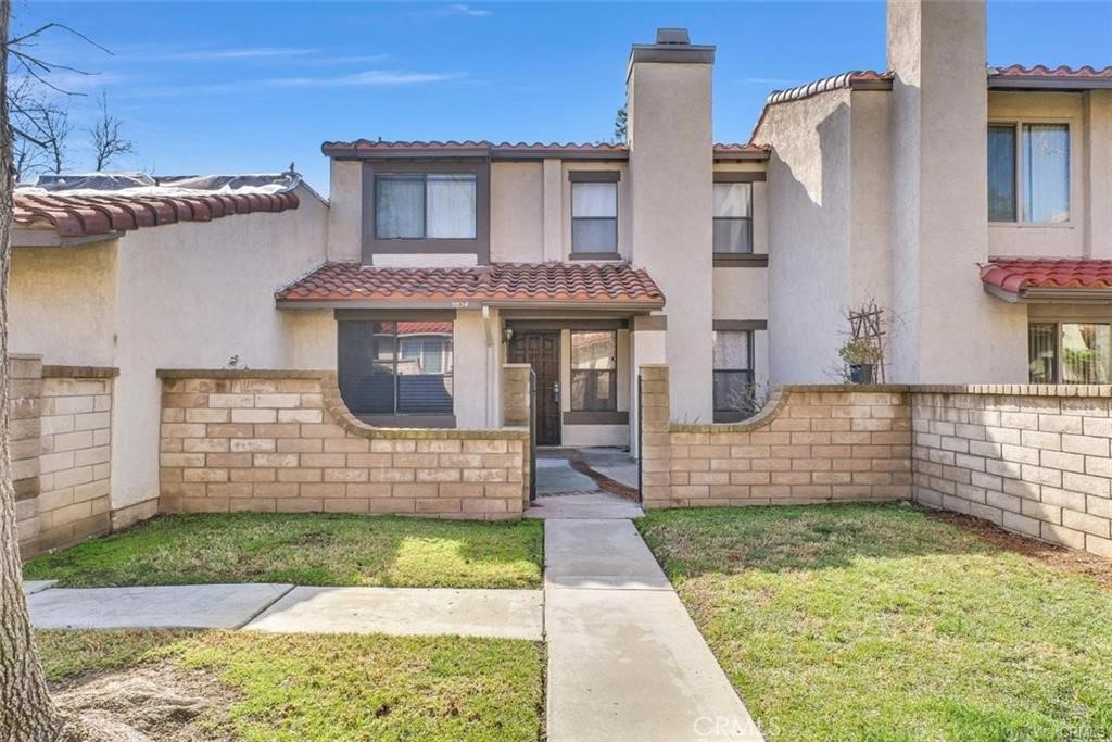 Nestled in a parklike setting is this well-loved home has 2 master suites! Located in the highly desirable community of Marlborough Villas. Each of the Master Suites has vaulted ceilings and own bathroom. Downstairs is a spacious living room with fireplace, nook that can be used as an office space, living room, kitchen, laundry and a half bath. Tile flooring downstairs and newer wood laminate flooring upstairs, Newer Kitchen cabinet and granite countertops, newer interior paint. The windows bring in the natural light into the home. Direct access from the garage into the kitchen / home. Enjoy the communities 3 pools, 2 spas, 2 tennis courts, clubhouse and a dog park!