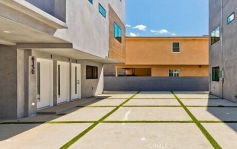 Photo of 6130 Hazeltine #3, Van Nuys, CA 91401 (MLS # SR26061570)