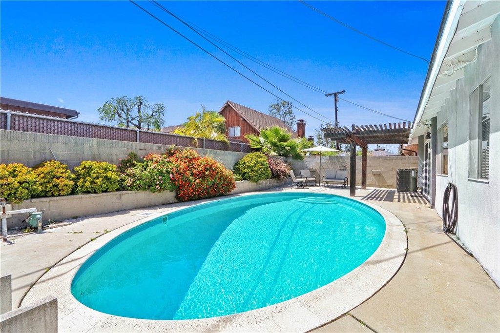 2113 Amelia Avenue