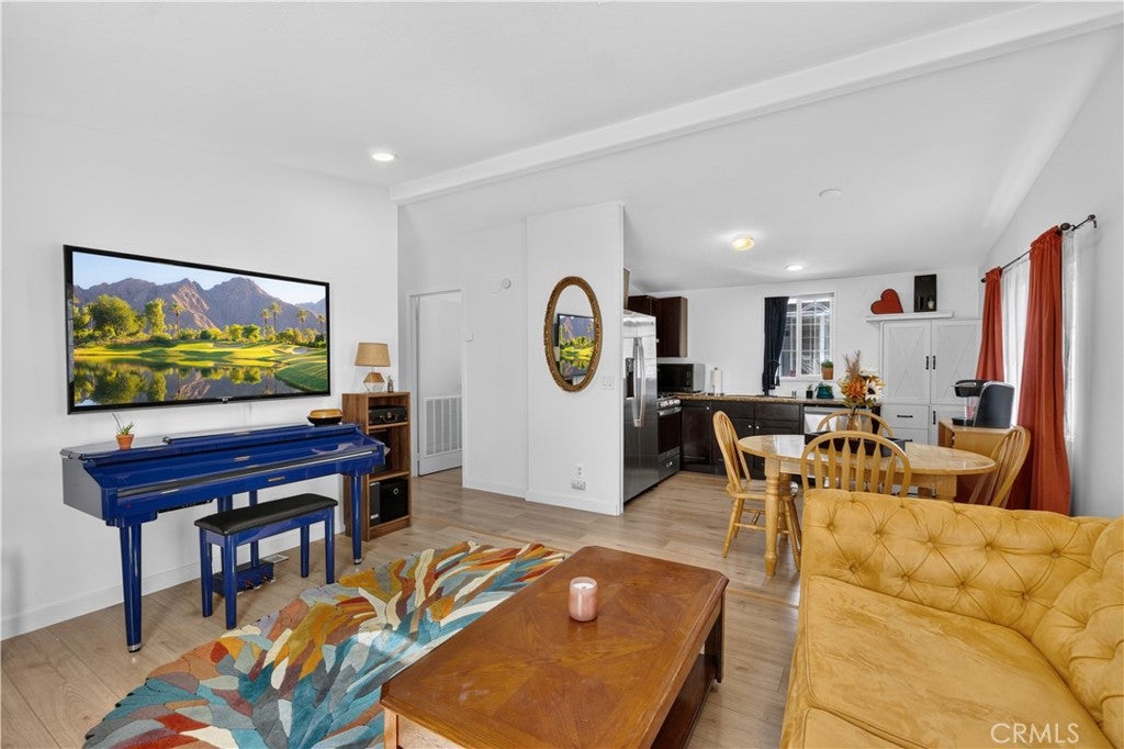327 W Wilson 74