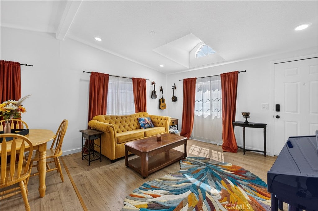 327 W Wilson 74