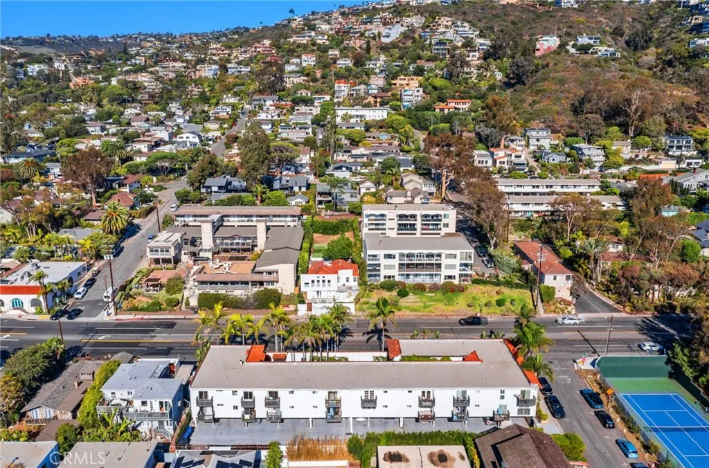 Laguna Beach, California 92651, United States, 2 Bedrooms Bedrooms, ,2 BathroomsBathrooms,Residential,Active,229342