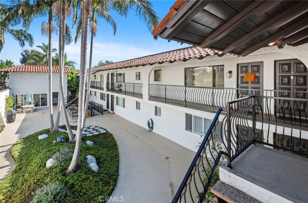 2175 S Coast Highway 18