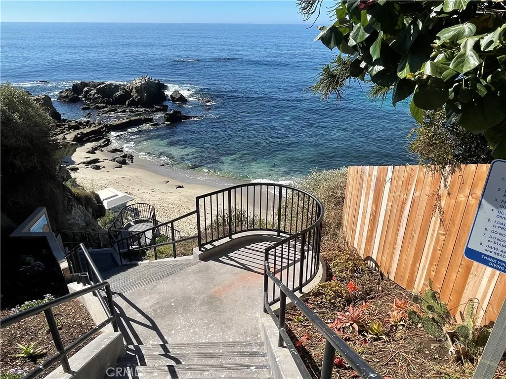Laguna Beach, California 92651, United States, 2 Bedrooms Bedrooms, ,2 BathroomsBathrooms,Residential,Active,229342