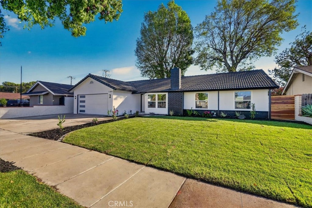 144 W Greenway Avenue