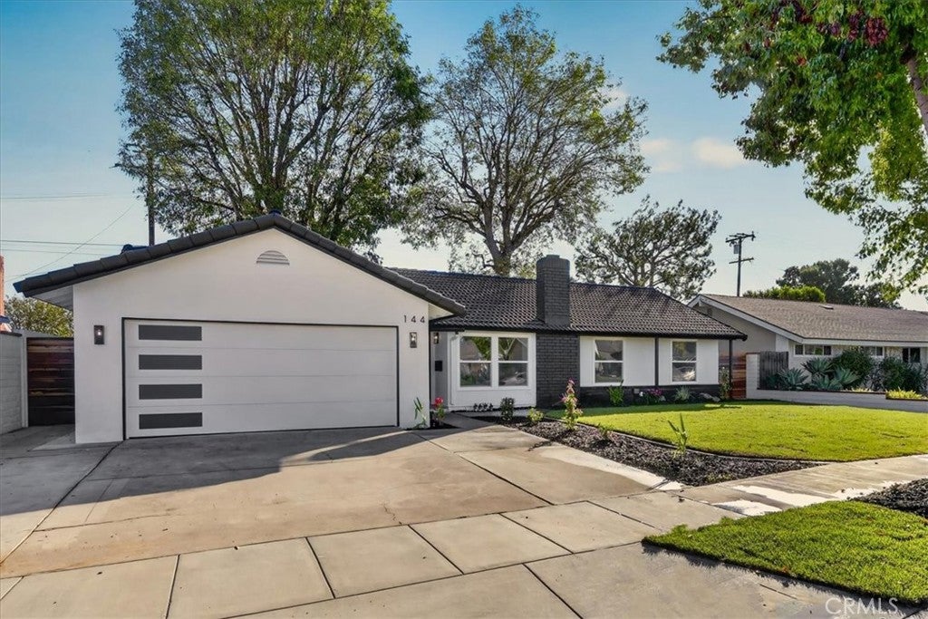 144 W Greenway Avenue