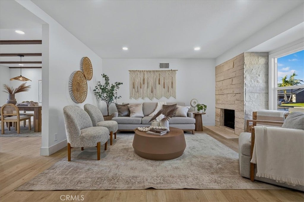 144 W Greenway Avenue