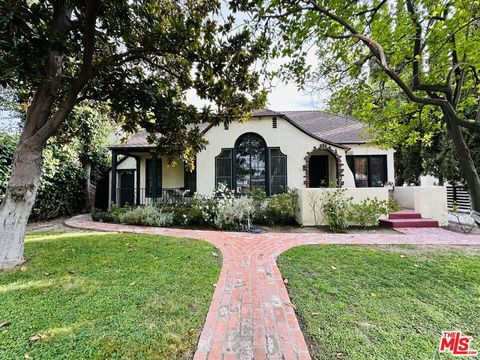Photo of 11916 Hartsook Street, Valley Village, CA 91607 (MLS # 25593917) Photo of 11916 Hartsook Street, Valley Village, CA 91607 (MLS # 25593917)