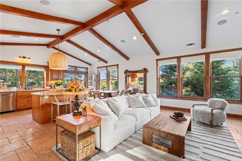 Photo of 813 Greenbriar Drive, Lake Arrowhead, CA 92385 (MLS # IG25256720)