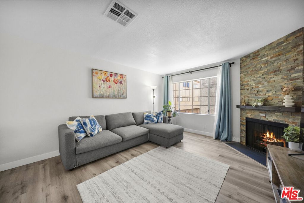 7658 Topanga Canyon Boulevard 113