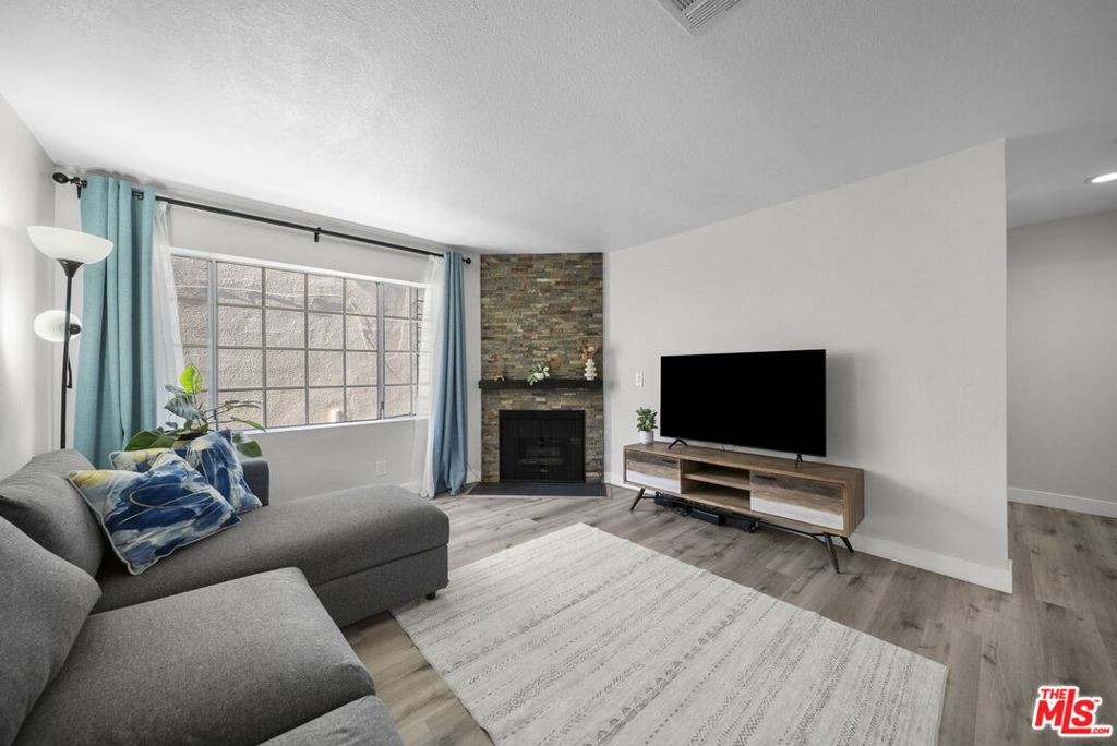 7658 Topanga Canyon Boulevard 113