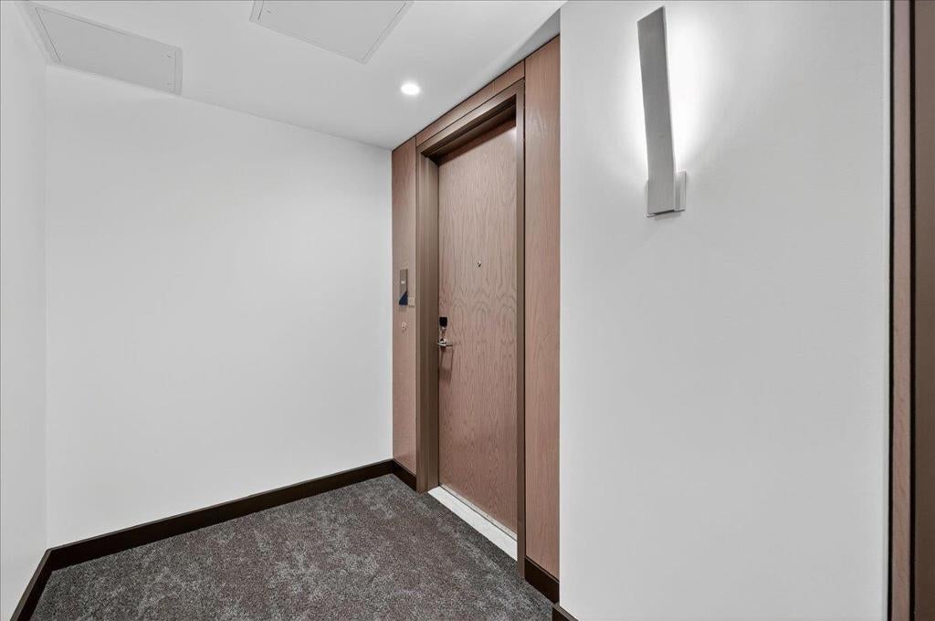 188 W Saint James Street 11101