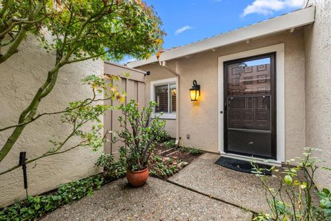 Photo of 30 Northcreek Place, Walnut Creek, CA 94598 (MLS # ML82027793)