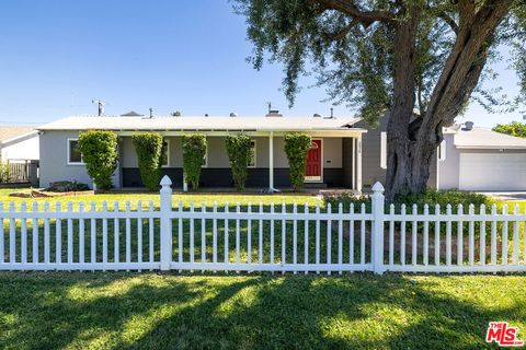 Photo of 5926 Cleon Avenue, North Hollywood, CA 91601 (MLS # 26657963)
