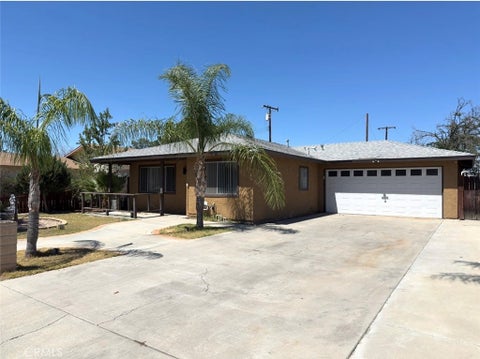Photo of 915 Marlyce LN, Hemet, CA 92543 (MLS # SW26140751)