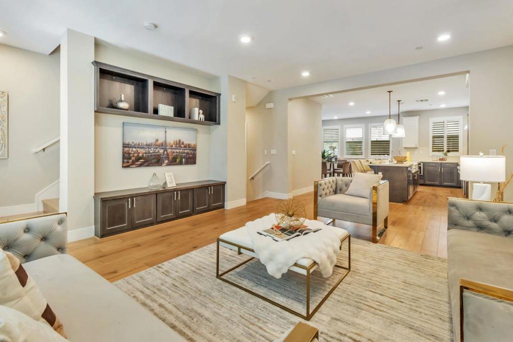 929 De Guigne Drive 4