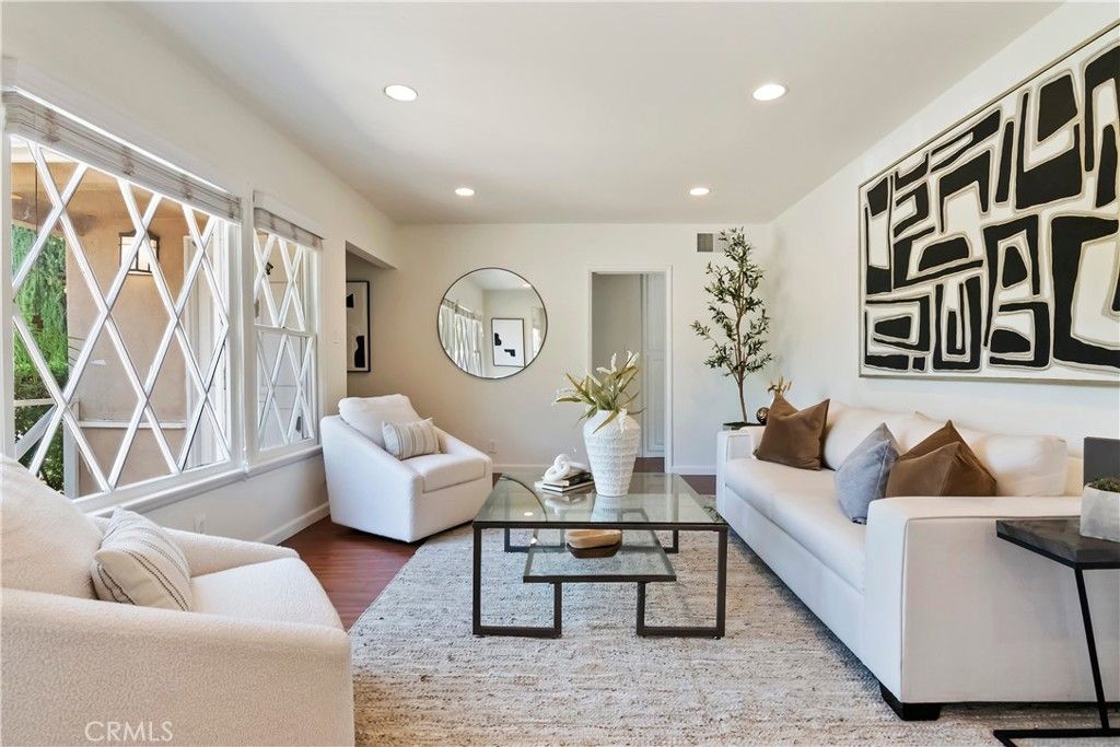 Photo of 16828 Margate Street, Encino, CA 91436 (MLS # SR25182834)