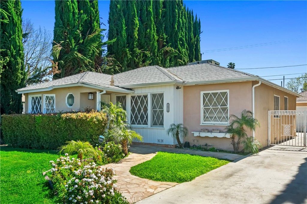 Photo of 16828 Margate Street, Encino, CA 91436 (MLS # SR25182834)