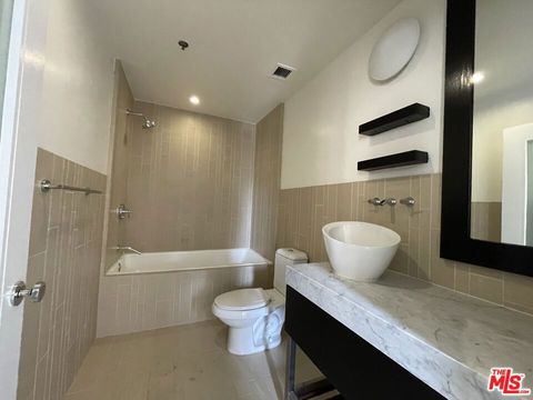 Photo of 727 W 7th Street #907, Los Angeles, CA 90017 (MLS # 26634141)