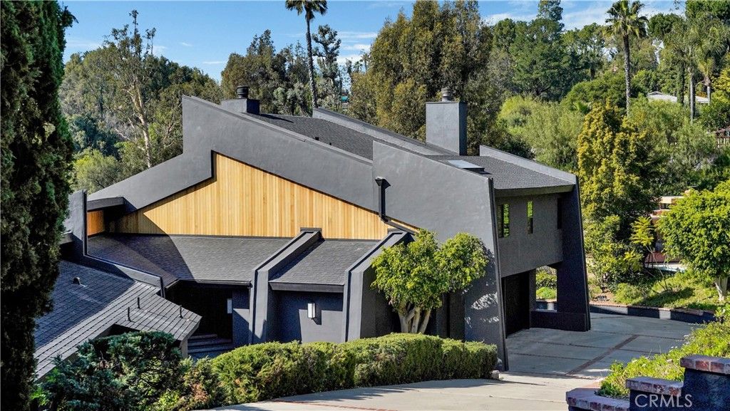 Photo of 9752 Rangeview Dr, North Tustin, CA 92705 (MLS # OC26044295)