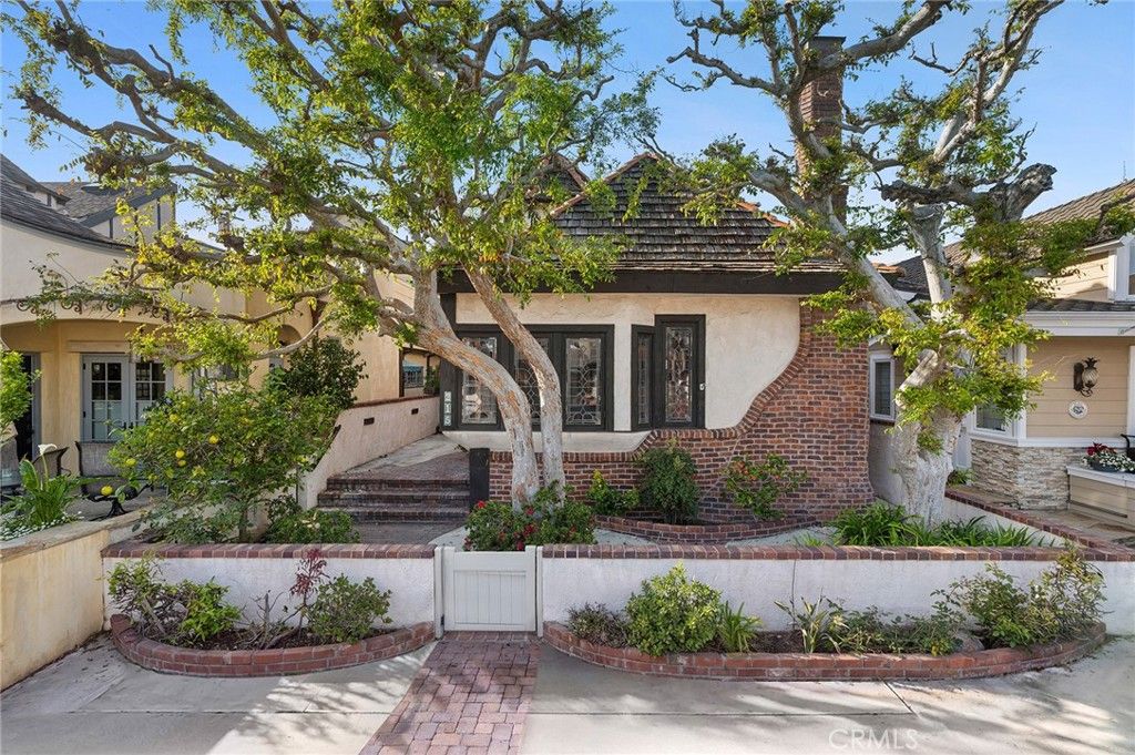 Photo of 215 Opal Ave, Newport Beach, CA 92662 (MLS # NP26044010)