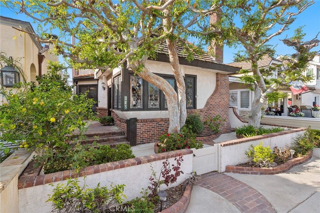 Photo of 215 Opal Ave, Newport Beach, CA 92662 (MLS # NP26044010)