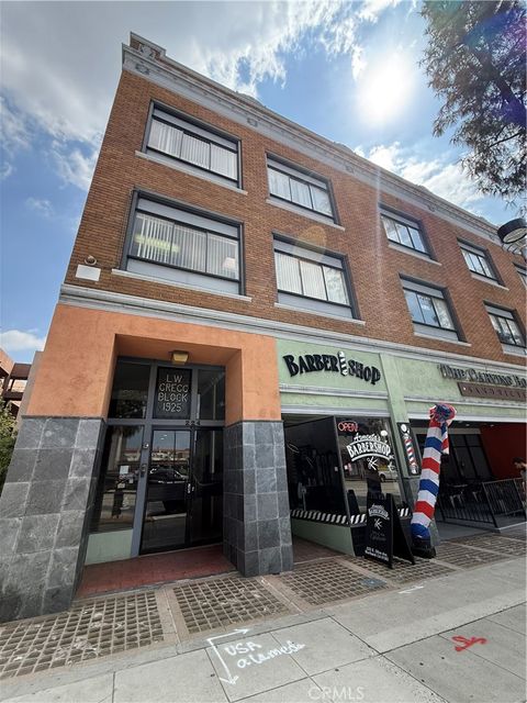 Photo of 224 100 S Olive, Burbank, CA 91502 (MLS # GD25226487)