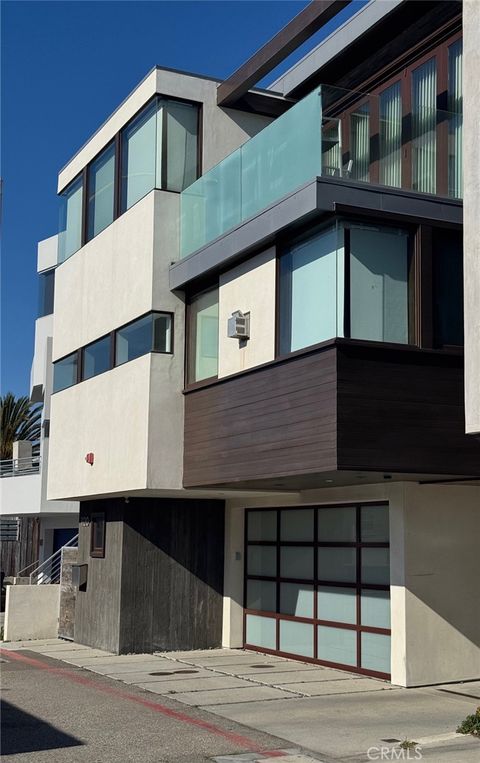 Photo of 1120 Palm Dr, Hermosa Beach, CA 90254 (MLS # SB26061213)