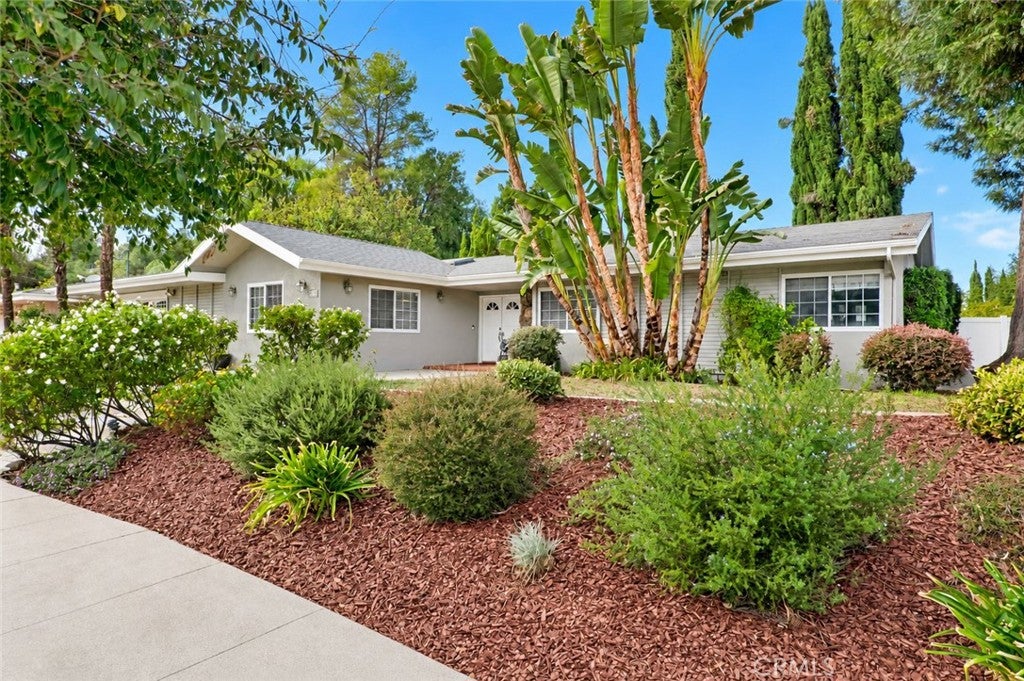 Photo of 24401 Hatteras Street, Woodland Hills, CA 91367 (MLS # SR26225042)