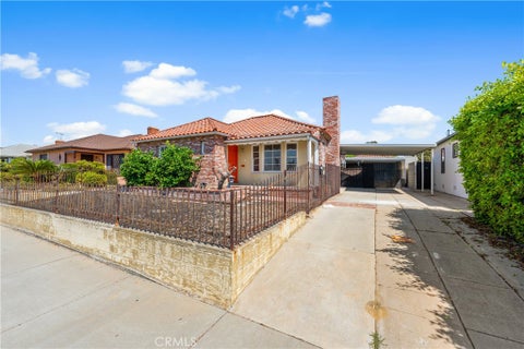 Photo of 3920 Buckingham Road, Los Angeles, CA 90008 (MLS # SR26223464)