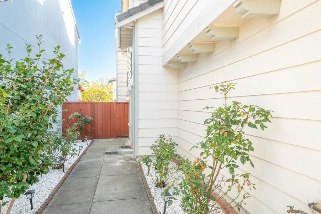 Photo of 15822 Devonwood Way Way, San Lorenzo, CA 94580 (MLS # 41115434)