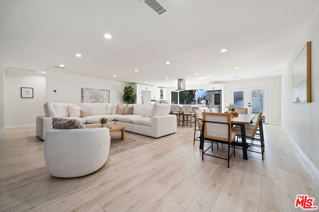 7911 Paso Robles Avenue