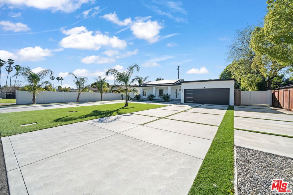 7911 Paso Robles Avenue